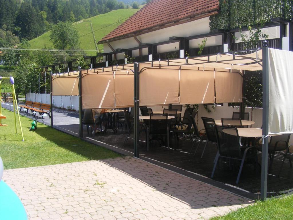 Hotel Hillden Lodge&Restaurant Drumu Carului Buitenkant foto