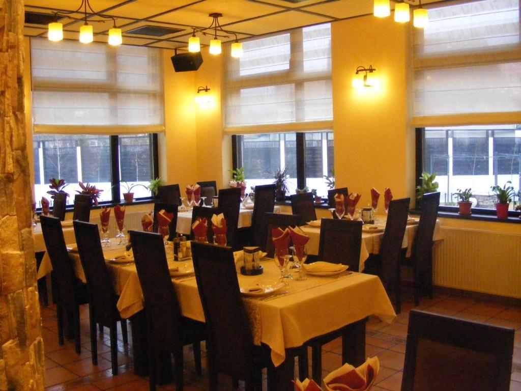 Hotel Hillden Lodge&Restaurant Drumu Carului Buitenkant foto